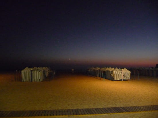 Plage de nazare - Les tentes sur la plage de nazaré(portugal) la nuit