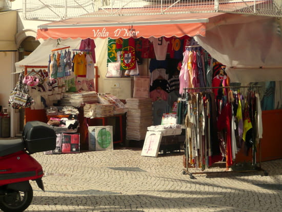Nazaré au Portugal - Commerces.