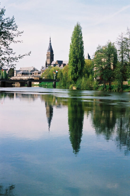 Mézières au printemps