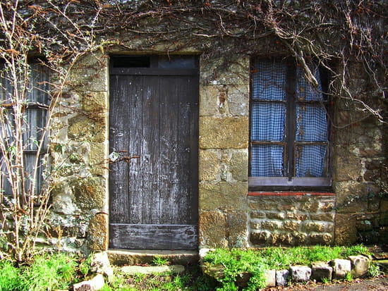 http://image-photos.linternaute.com/image_photo/550/entrees-saint-leonard-des-bois-france-1214952126-1285363.jpg