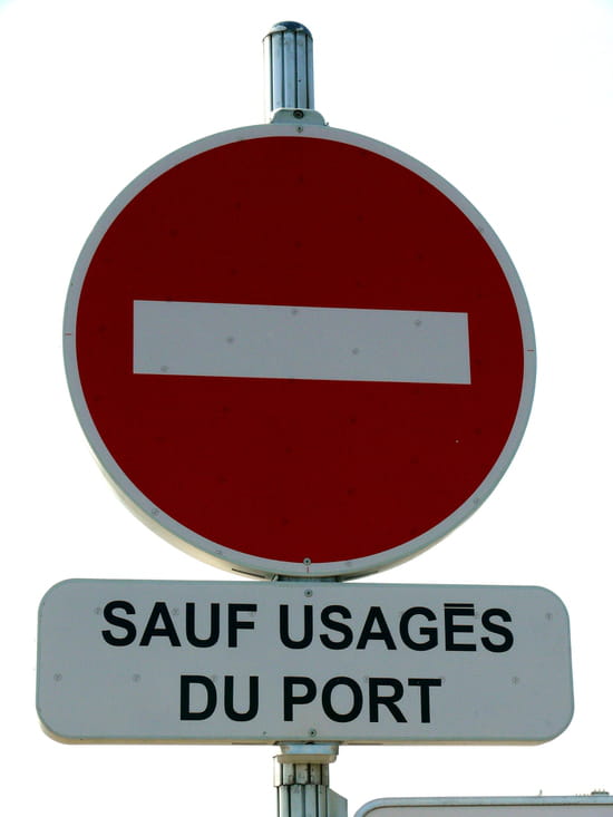 Religion et folie... Panneaux-insolites-saint-malo-france-6016809345-942745