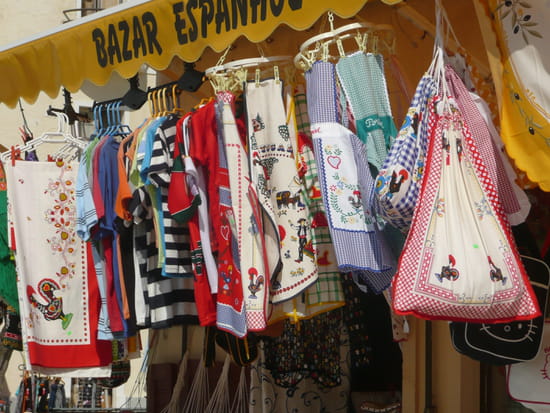 Nazaré au Portugal - Nappes et tabliers traditionnels.