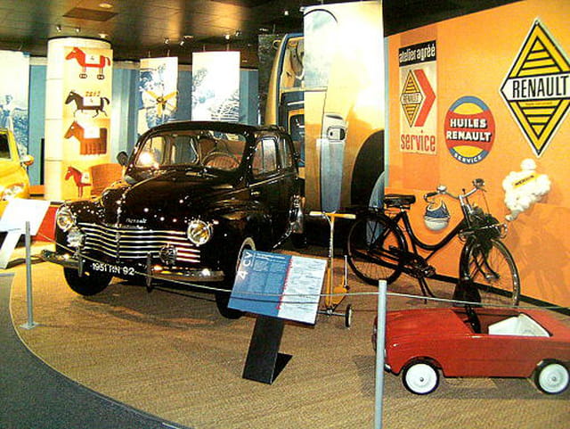 4CV Pub des Champs Elysées