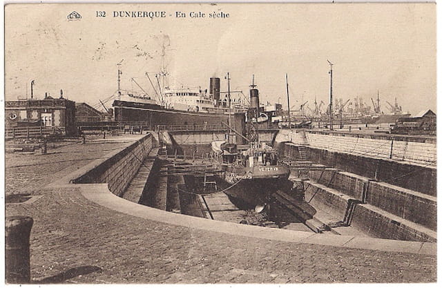 59 DUNKERQUE - Bateau en Cale sèche