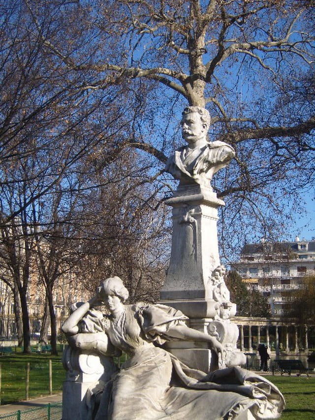 A Guy de Maupassant