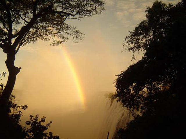 Arc en ciel sur les chutes Victoria