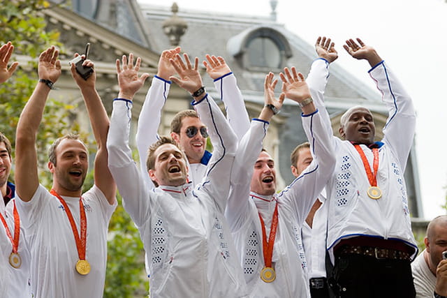 Athlètes français des JO de Pékin sur les Champs-Elysées