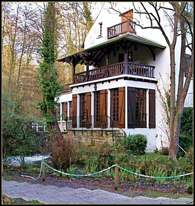Aux marches du palais ....