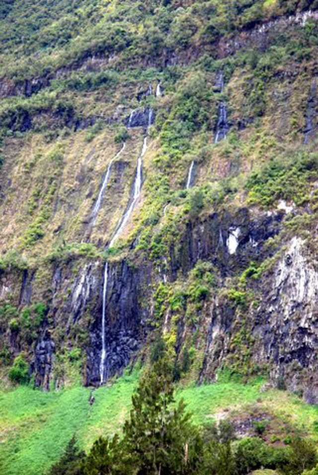 cascade le voile de la mariée