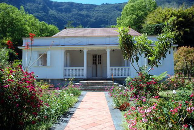 case créole et son jardin