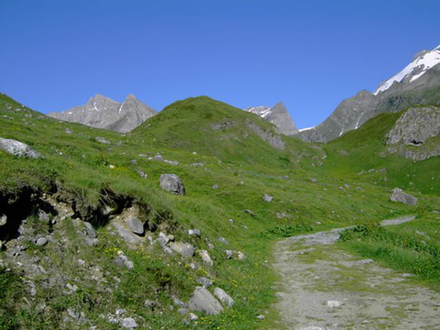 Chemin vers lac de la glière