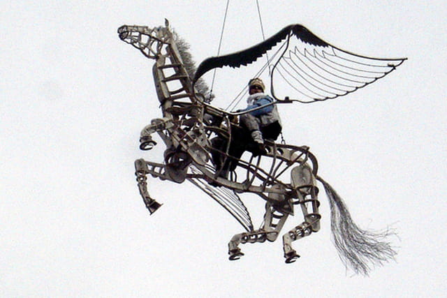 Cheval ailé au carnaval de martigue