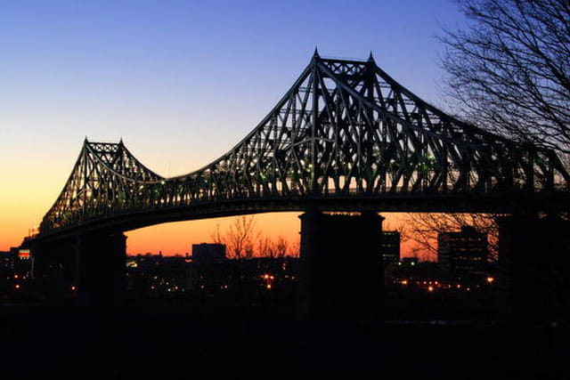 Coucher de soleil sous le pont Jacques-Cartier