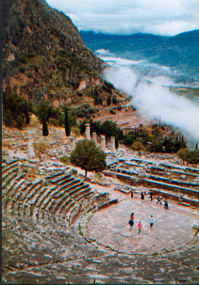 Coup de théâtre à Delphes