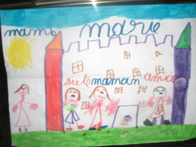 Dessin marie accueillant mamie