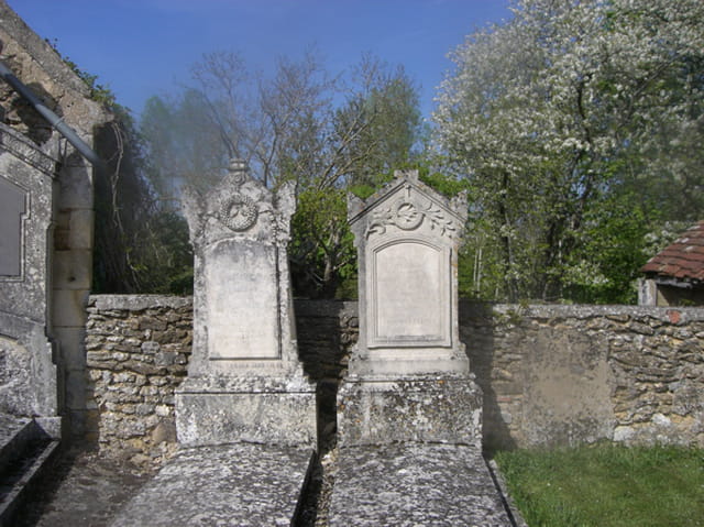 Deux tombes