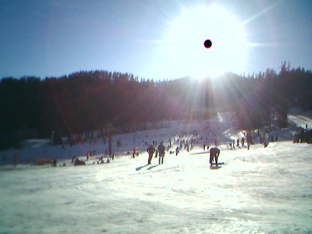 Eclipse sur piste de ski