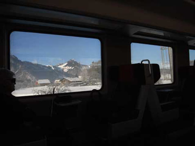 En train dans la neige