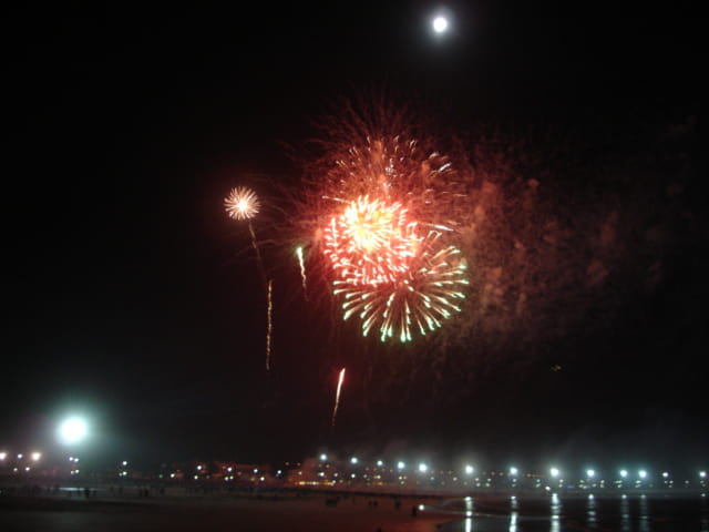 Feu d'artifice haut en contrastes