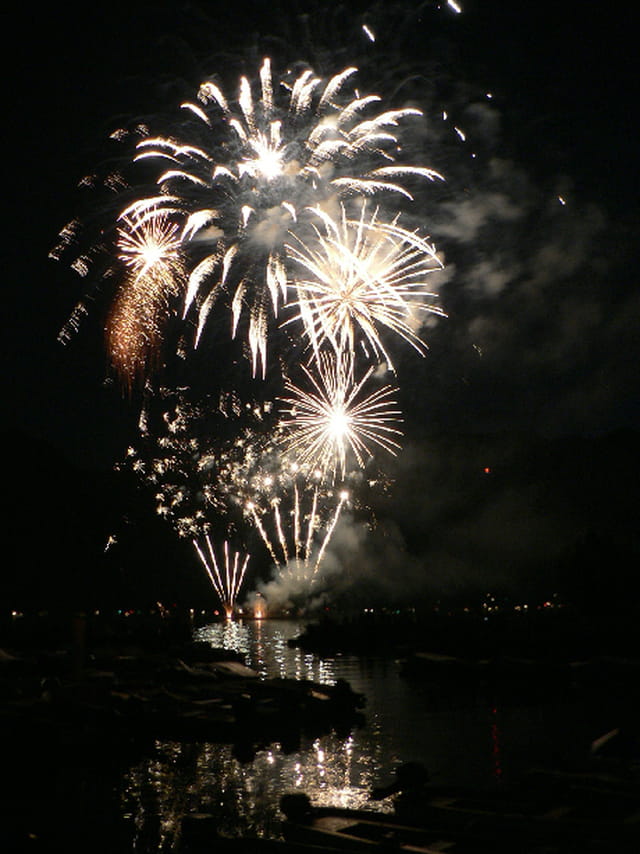 Feu d'artifice sur le lac