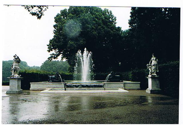 Fontaine et statues