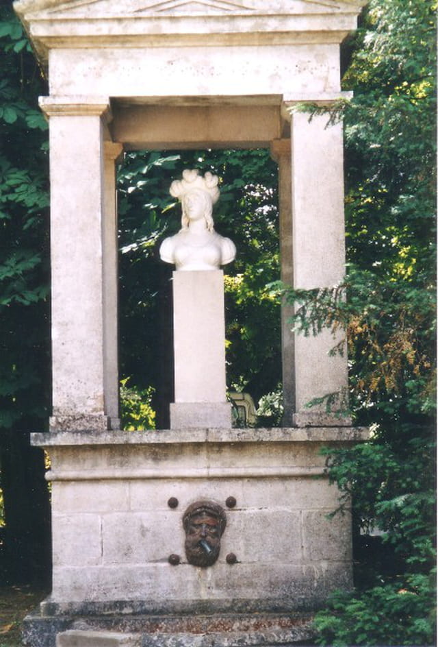 Fontaine maison de Jeanne d'Arc
