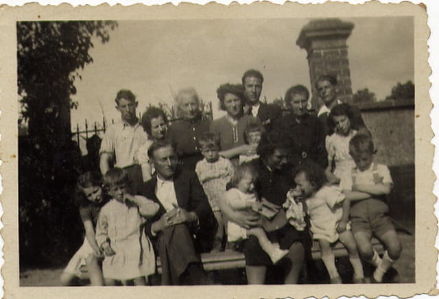 Grant tante avec ses 13 enfants