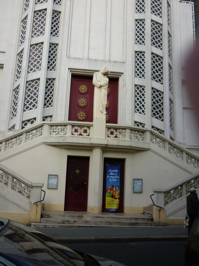 L'entrée de l'église