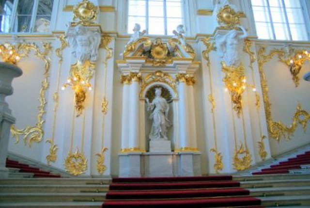 l'escalier d'honneur, statue de la Justice