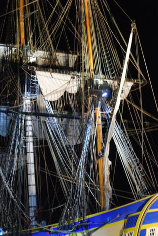 l'Hermione ( réplique de la frégate du marquis La Fayette XVIII° siècle) frégate