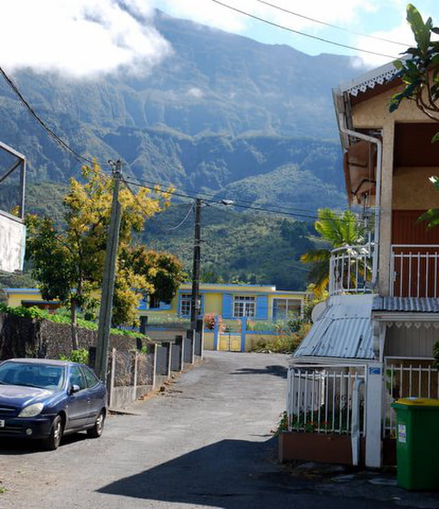 la maison bleue et jaune
