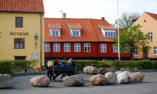 la petite place du village
