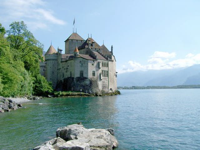 Le chateau chillon sur le lac leman