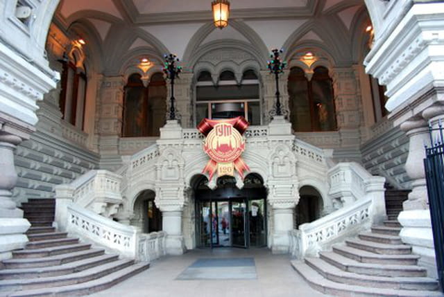 le hall d'entrée du magasin Goum