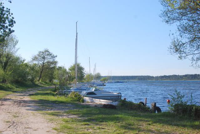 le petit port sur le lac de Sanguinet