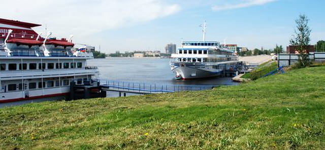 les bateaux sur la Néva