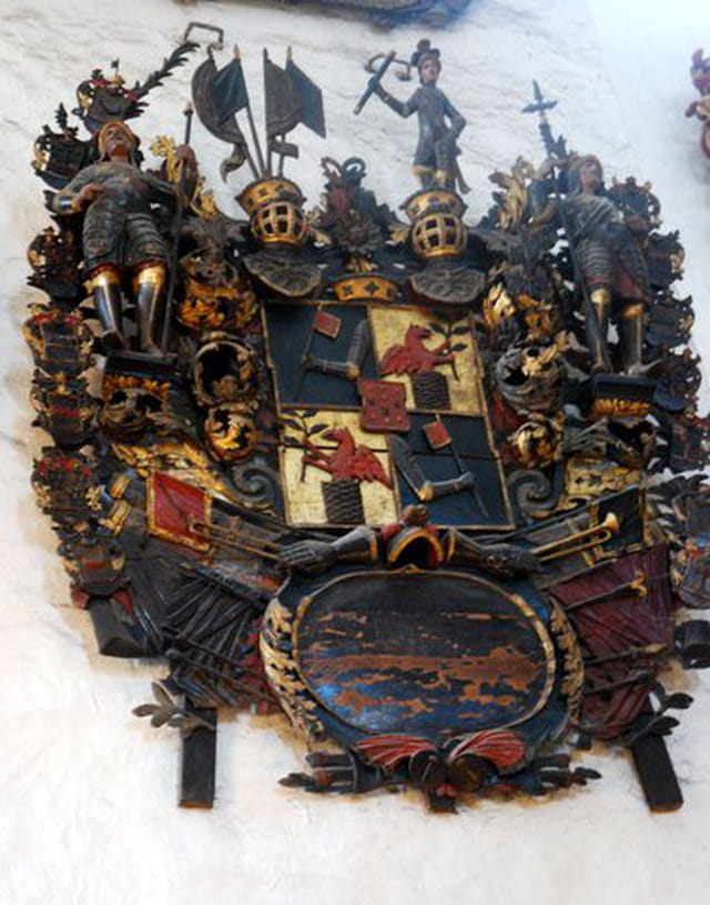les blasons de la cathédrale Sainte Marie ou église du Dôme