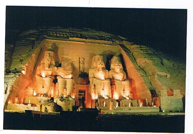 Les pharaons dans la nuit