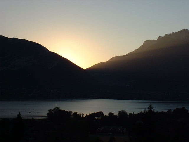 Lever de soleil sur le lac d'Annecy