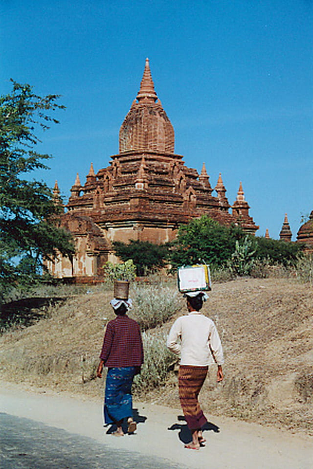 marchands (près) du temple
