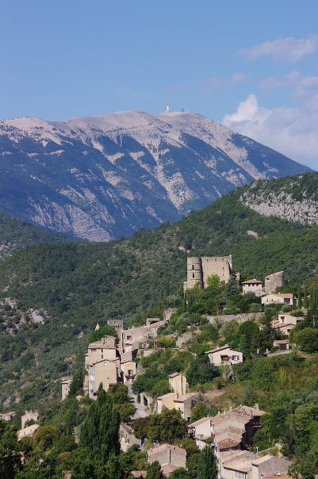 Montbrun-les-Bains et le Mont Ventoux