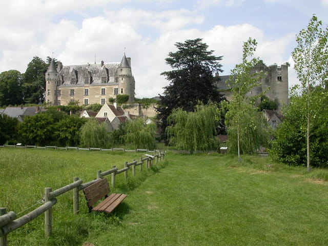 Montrésor, château XI ème