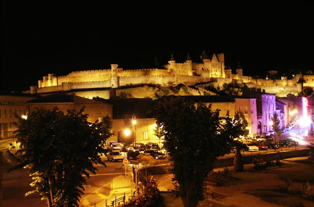 Nuit sur la cite medievale