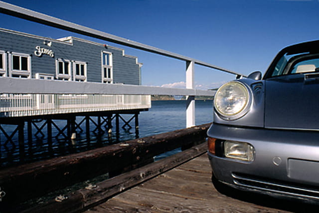 "porsche 911 sur pilotis"