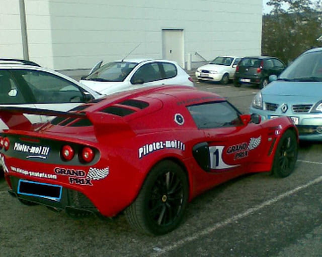 Qui me donne le nom de cette voiture