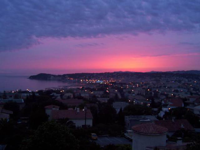 Sanary dans la nuit estivale