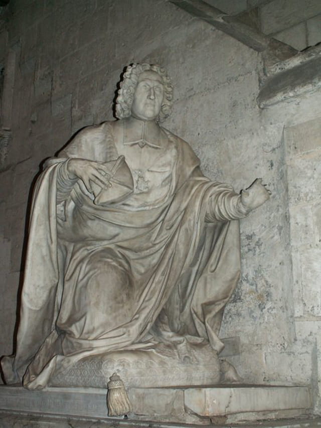 Statue cathédrale st pierre