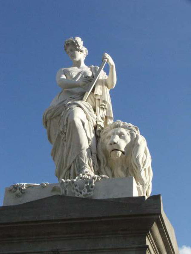 Statue en pierre
