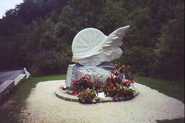 STÈLE