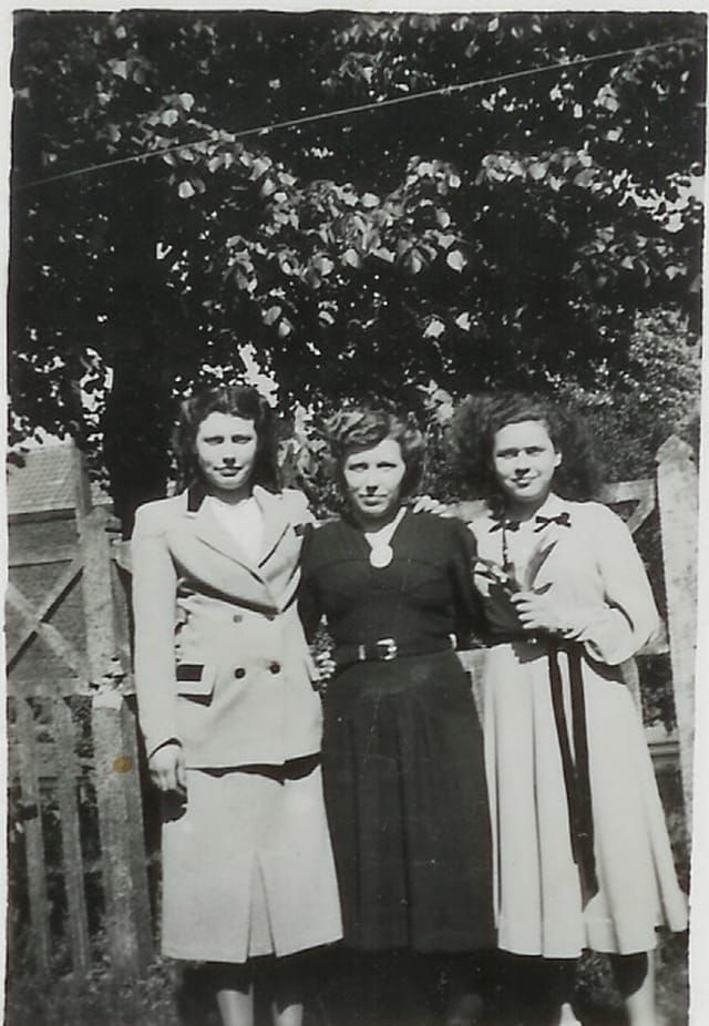 Thérèse, Sylvie et Odette trois des soeurs de maman